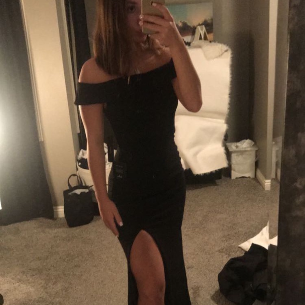 Aveline Black Off-the-Shoulder Maxi Dress